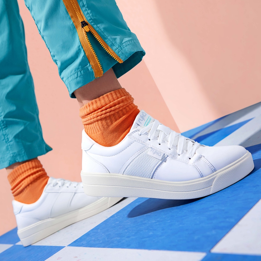 A model wearing Rykä Viv Classic shoes 