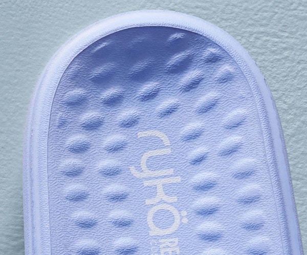 contoured footbed